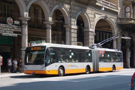 Allarme sicurezza sui bus: agenti della polizia locale a bordo dei mezzi AMT Genova Al via bonus trasporti da 60 euro, come richiederlo