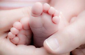 Il caso | Intervengono i Servizi sociali: bimbo strappato alla mamma che non ha voluto abortire Tragedia a Vessalico: muore neonato di 1 mese