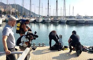 Sub puliscono il fondale del porto di San Bartolomeo al Mare