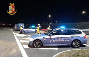 Sesso sfrenato sulla A26 (fuori dall’auto): multa da 20.000 euro Controlli anti alcol nello spezzino: patenti sospese e una revocata