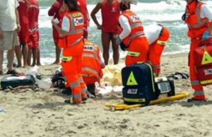 Tragedia a Finale Ligure, giovane fa il bagno e muore Tragedia a Lerici: 28enne muore annegato alla Venere Azzurra