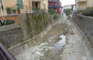 Pulizia spiaggia e torrenti a Varazze dopo il periodo di pioggie