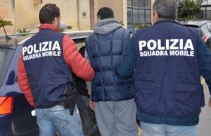 Molassana, 33enne marocchino arrestato. Sequestrato un chilo di droga polizia generica arresto migranti squadra mobile