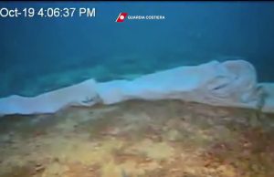 Naufragio largo Lampedusa, GC: individuati 12 corpi | Video del relitto
