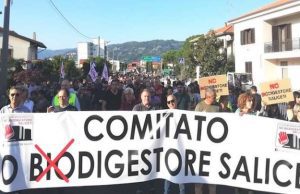 Corteo a S. Stefano Magra: no al biodigestore di Saliceti. M5S: bomba a orologeria
