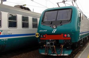 A Spotorno su un treno scoppia cellulare e scatta allarme antincendio Aggredisce capotreno perché vuole scendere col mezzo in movimento