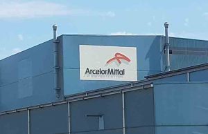 Ex Ilva firmato accordo ArcelorMittal e commissari, sindacati dicono no Ex Ilva Genova, Orlando interroga Governo sul fermo della linea latta
