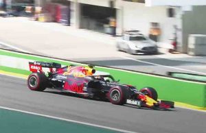 F1 Brasile vince Verstappen, harakiri Ferrari