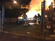 Auto a fuoco ieri sera a Genova, fiamme spente dai vigili del fuoco
