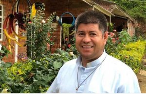 Don Alvarez prete di XXMiglia, ideatore di Confine solidale