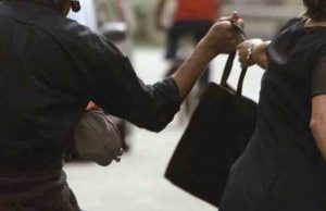 Scippo a Savona, presi dai Carabinieri due giovani: uno è minorenne Genovese resiste ad uno scippo ma viene trascinata in terra