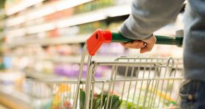 Inflazione, il tasso sale al 3.9 %, aumenti fino a 1.438 euro per famiglia