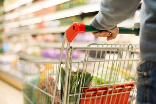 A marzo prezzi dei Beni alimentari, cura della casa e persona +5,0% Inflazione, il tasso sale al 3.9 %, aumenti fino a 1.438 euro per famiglia