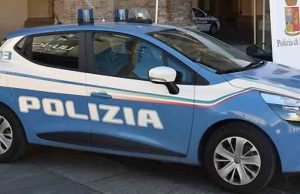 Ecuadoriana aggredisce inquilino peruviano con un mocio: denunciata Italiane e marocchini entrano in ristorante abbandonato per dormirci