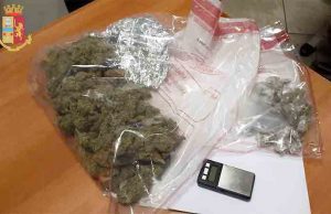 Hashish, marijuana ed armi in casa a Legino: 22enne italiano nei guai Spacciatore genovese trovato in via Geirato con oltre 5 chili di marijuana