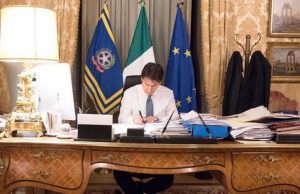 Aperti artigiani, Poste, banche, benzinai, edicole, tabaccai, autogrill. La lunga lista