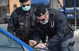 Italia in zona rossa, ecco il modulo di autocertificazione Non rispettano le regole anticontagio: Due donne sanzionate, una denunciata