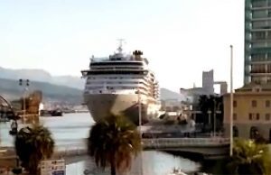 Costa Luminosa, due passeggeri olandesi con sintomi trasferiti all’ospedale di Savona