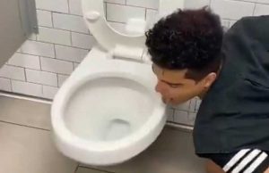 CoronavirusChallenge: 21enne americano Lecca water e rimane contagiato | Video