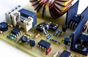 Componenti elettronici: caratteristiche e vantaggi dei relè a stato solido