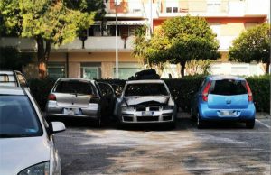 Rogo d’auto nella notte ad Albenga, fermato un ventunenne di Villanova