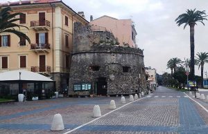 Ceriale, riaperte spiagge e passeggiata: ingressi regolati ai cimiteri