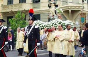 La grande processione sostituita da un corteo ristrettissimo
