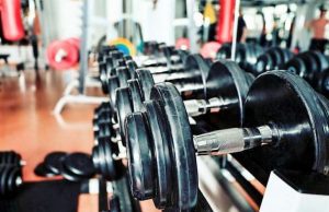 Loano, si allenano in palestra: sanzionati dalla polizia locale Riprendeva donne anche minorenni nude in palestra: condannato