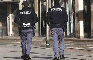 Daspo urbano per gambiano, ma se ne frega: trovato a spasso nei vicoli