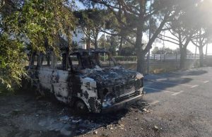 Furgone in fiamme a Ceriale: carabinieri indagano per scoprire cause del rogo