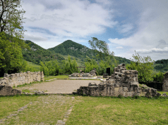 Prende sole in topless ed insulta Carabinieri, 34enne multata e denunciata