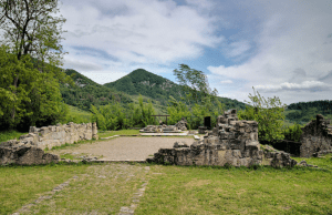 Prende sole in topless ed insulta Carabinieri, 34enne multata e denunciata