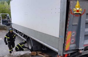 Chiusura notturna A10 tra Finale Ligure e Savona, tir incastrati ad Orco