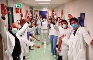 Esperti: incremento casi Covid-19 con bassa o molto bassa carica virale, ora ricoveri rari