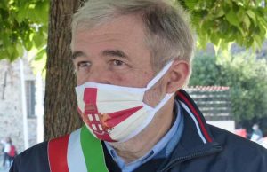 Neve e polemiche, Bucci: non si può far scattare salatura strade quando piove