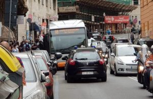 Controlli, 3 arresti a Genova. Trentenne litiga con autista Amt e aggredisce carabinieri