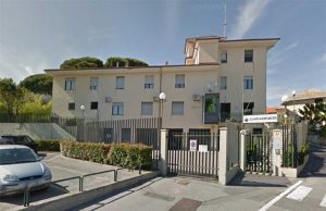 Ceriale, entra in caserma senza mascherina e non la vuole mettere: multato