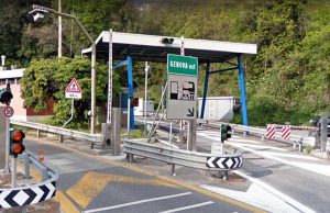 Smottamento a Genova Est: code in A12 e città. Ma anche in A7 e A10 Problemi di malfunzionamento casello Genova Est risolti
