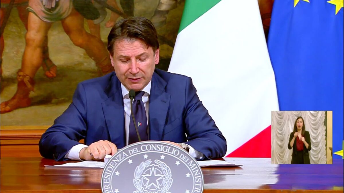 Conferenza stampa del premier Conte e ministri | Live