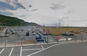 Marinaio incendia ufficio e accoltella colleghi, sindaco Finale Ligure: tentato omicidio