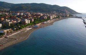A San Bartolomeo al Mare spiagge quasi pronte
