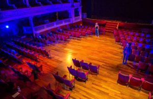 Fly Me to the Moon al Modena e Homo Ridens al Ducale