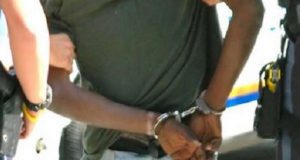 Marocchino scippa prezioso orologio a turista americano, arrestato