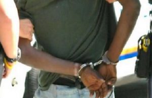 Caruggi e Sampierdarena, 20 africani arrestati per droga. Base in locale etnico polizia arresto generica migranti