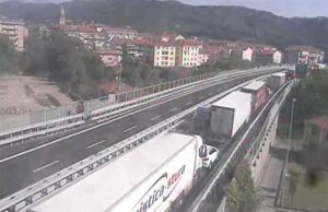 Tir a fuoco sulla A10, chiuso il tratto tra Albisola e complanare Savona