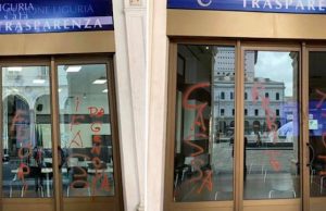 Toti: soliti teppisti che invece del lavoro chiedono il reddito. Insomma, i soliti democratici