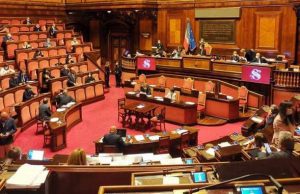 Dl Sostegni: fondi ai separati, voucher viaggi e blocco sfratti Obbligo vaccino over 50, Senato approva il decreto