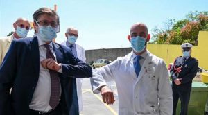 Bassetti: mascherine all'aperto in estate una stupidaggine ...
