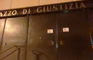 Blitz di Azione Frontale al Tribunale di Genova