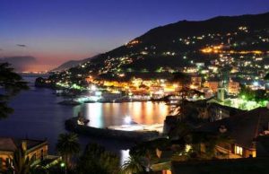 Recco: spettacoli serali, regole di prenotazione e accesso Recco vista dall'alto